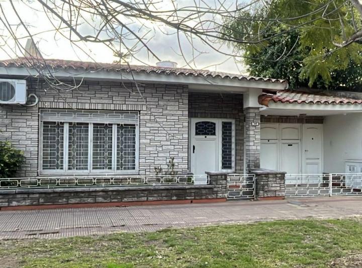 Casa · 165m² · 4 Ambientes · 2 Cocheras