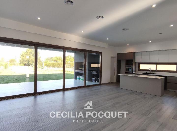 Casa · 173m² · 4 Ambientes · 2 Cocheras
