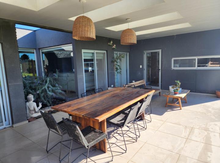 Casa · 180m² · 4 Ambientes · 2 Cocheras