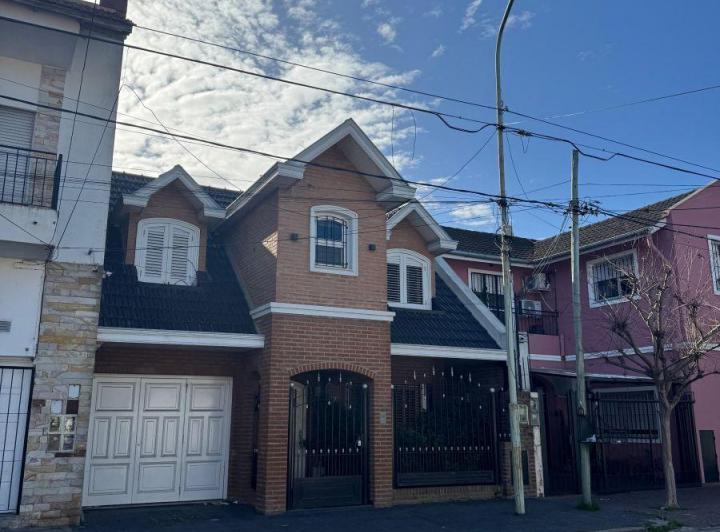 Casa · 332m² · 5 Ambientes · 1 Cochera