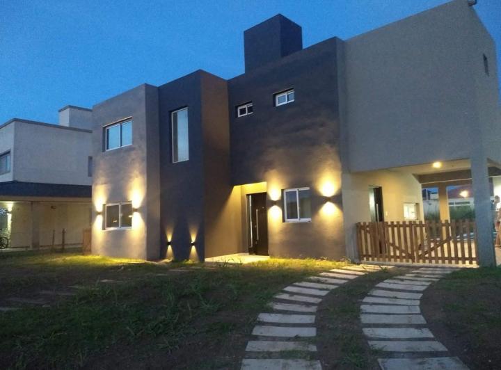 Casa · 197m² · 5 Ambientes · 2 Cocheras