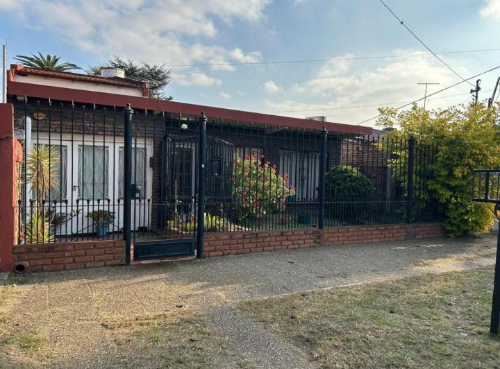 Casa · 100m² · 4 Ambientes · 1 Cochera