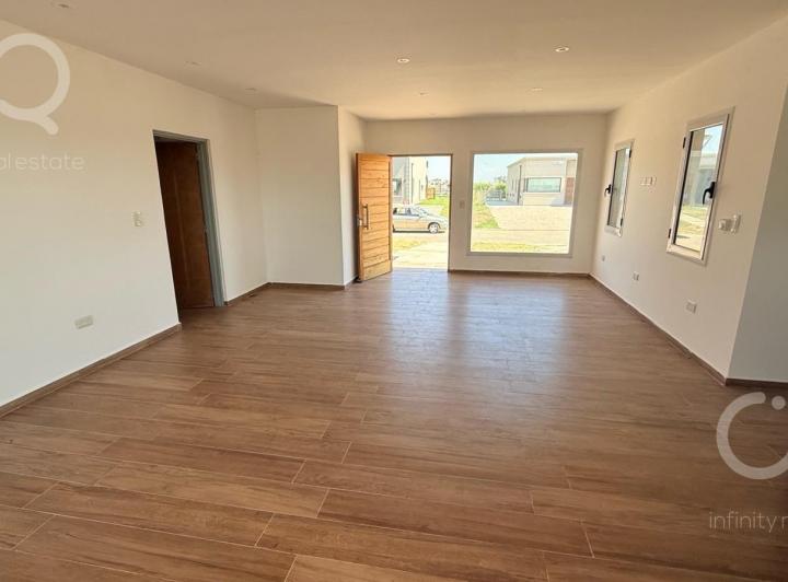 Casa · 165m² · 4 Ambientes · 2 Cocheras