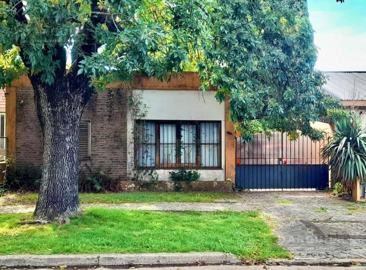 Casa · 115m² · 4 Ambientes · 2 Cocheras