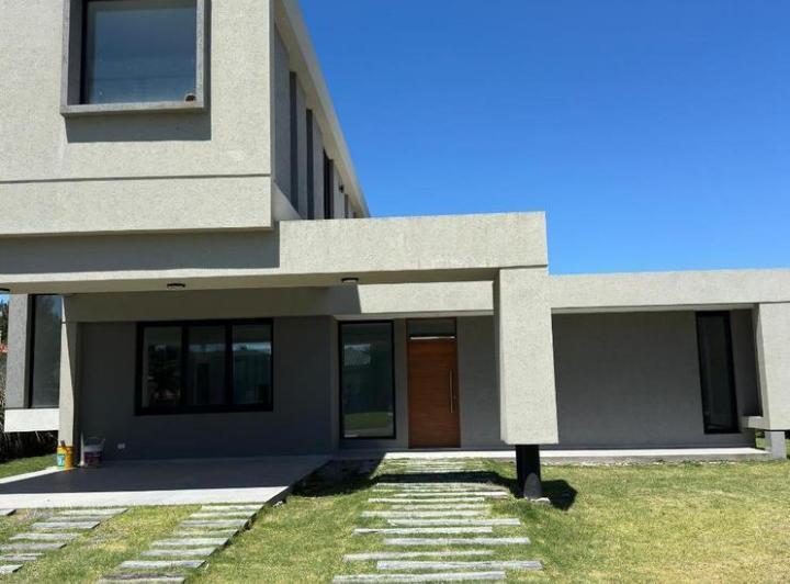 Casa · 227m² · 4 Ambientes