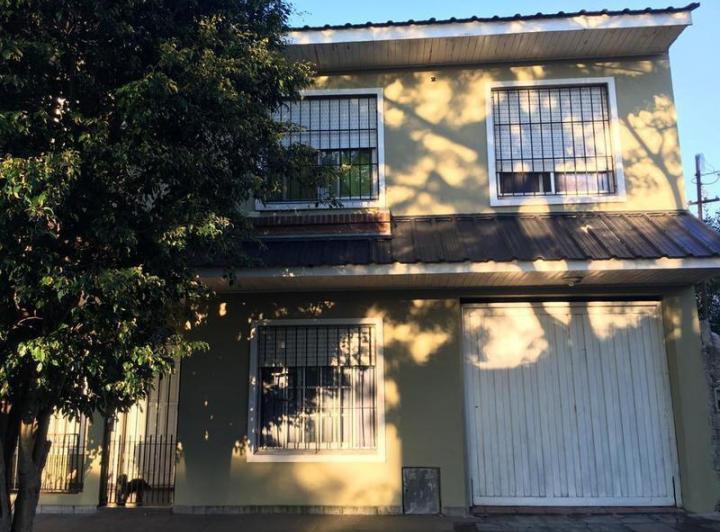 Casa · 150m² · 4 Ambientes · 3 Cocheras
