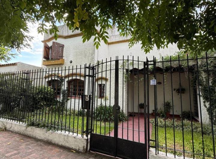 Casa · 276m² · 5 Ambientes · 3 Cocheras