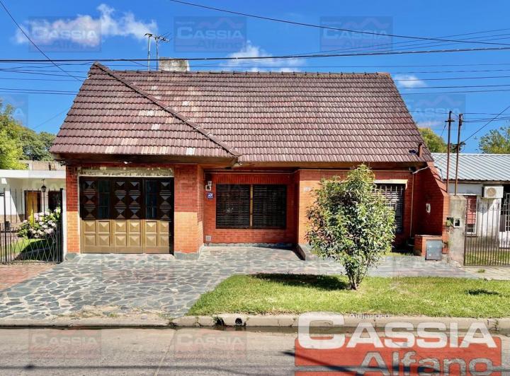 Casa · 172m² · 5 Ambientes · 1 Cochera