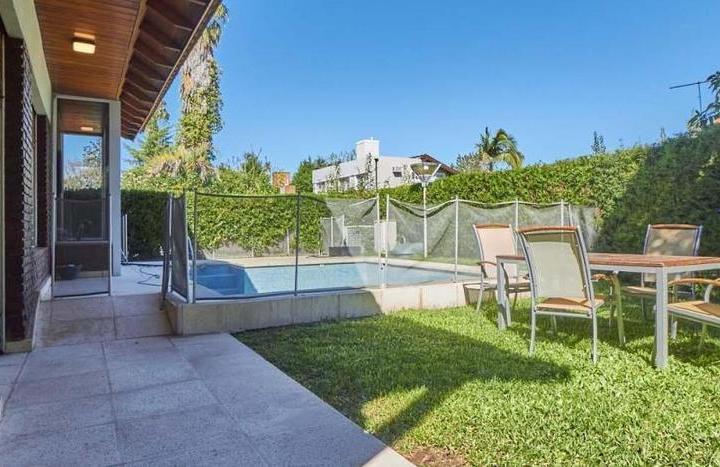 Casa · 160m² · 5 Ambientes · 2 Cocheras