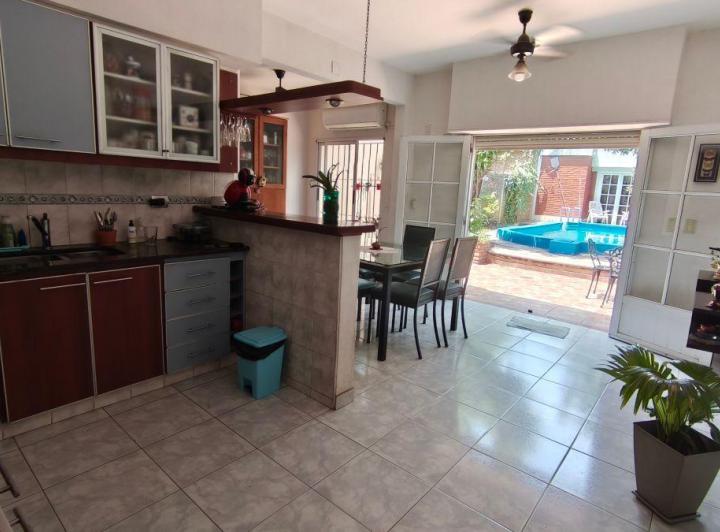 Casa · 165m² · 6 Ambientes · 1 Cochera