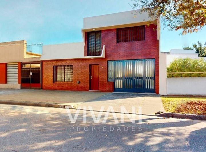 Casa · 179m² · 8 Ambientes · 2 Cocheras