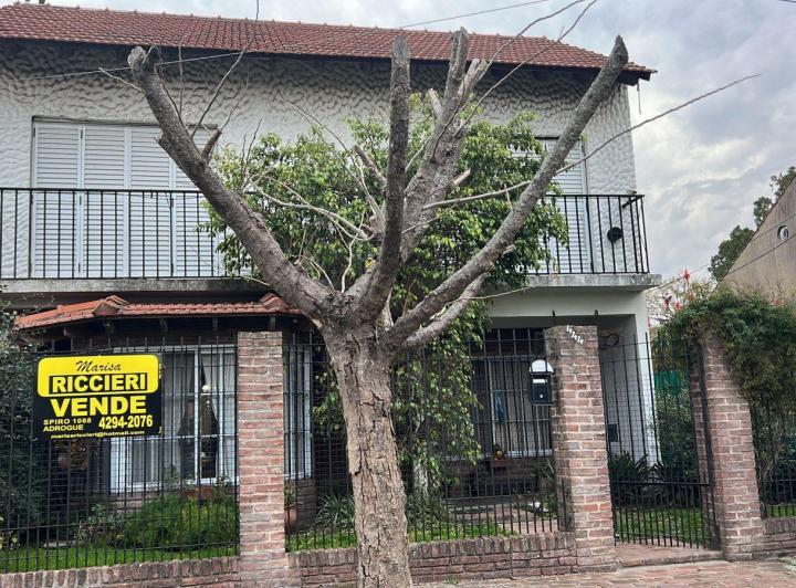 Casa · 284m² · 6 Ambientes · 3 Cocheras