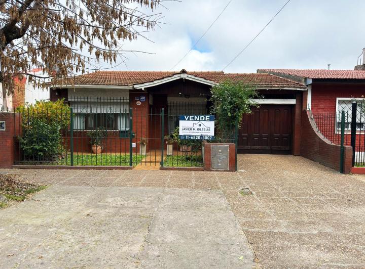 Casa · 226m² · 4 Ambientes · 1 Cochera