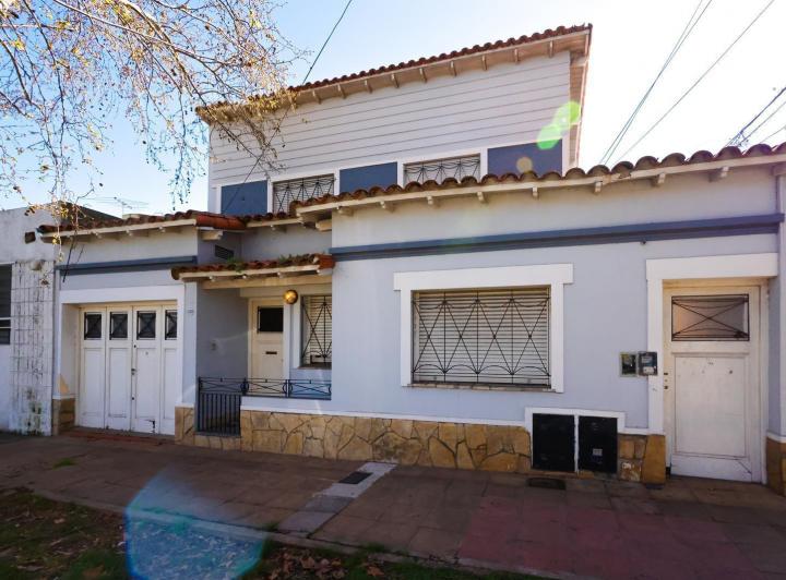 Casa · 180m² · 7 Ambientes · 1 Cochera