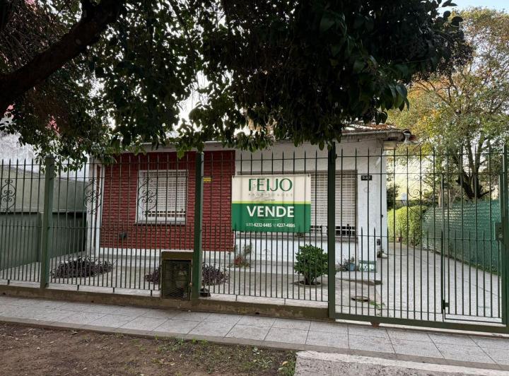 Casa · 360m² · 4 Ambientes · 2 Cocheras