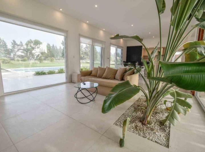 Casa · 148m² · 4 Ambientes · 2 Cocheras