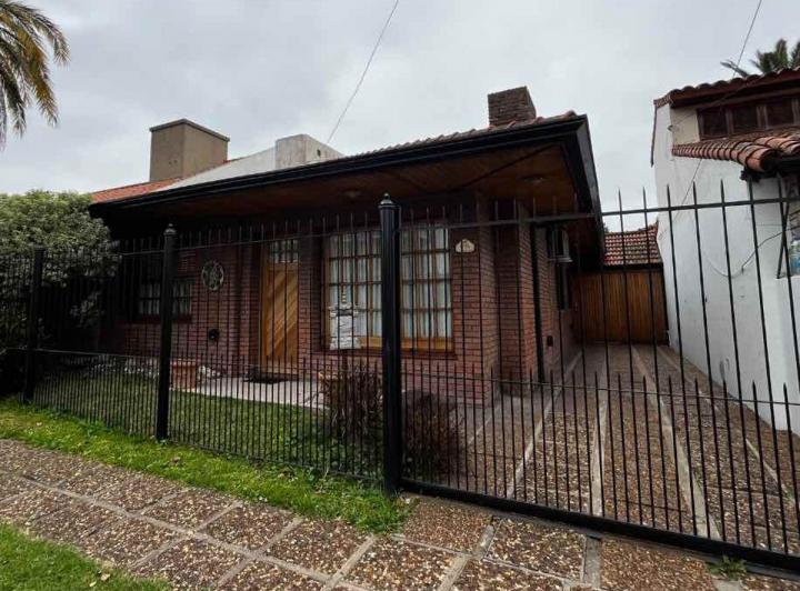 Casa · 257m² · 4 Ambientes · 2 Cocheras