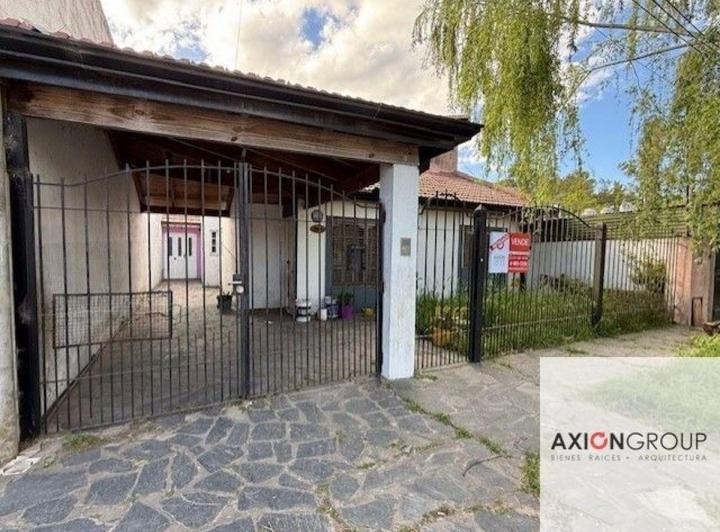 Casa · 400m² · 4 Ambientes · 1 Cochera