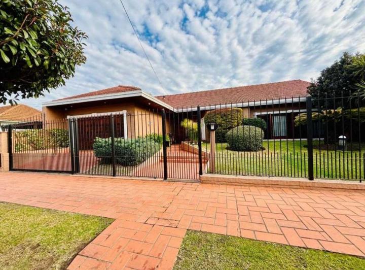 Casa · 325m² · 1 Ambiente · 1 Cochera