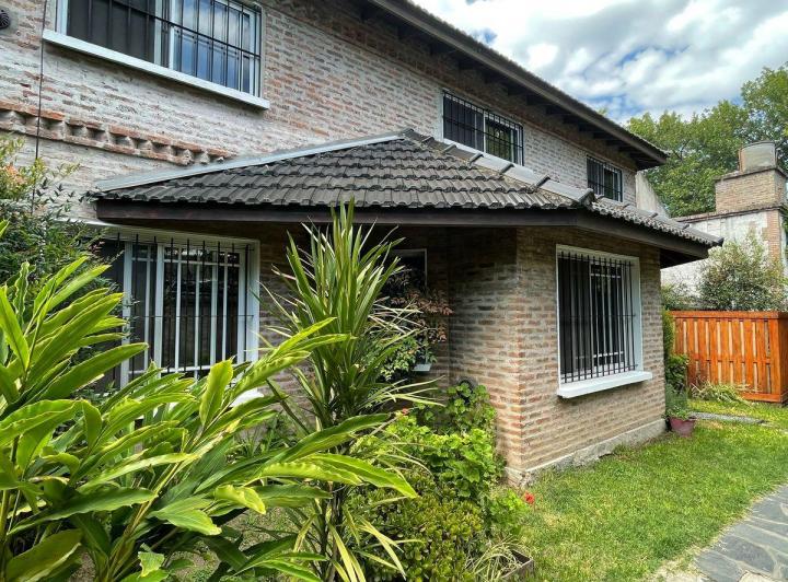 Casa · 85m² · 4 Ambientes · 1 Cochera