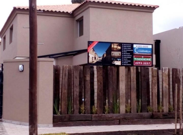 Casa · 94m² · 3 Ambientes · 1 Cochera