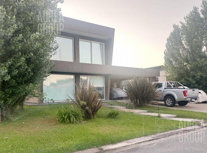 Casa · 758m² · 5 Ambientes