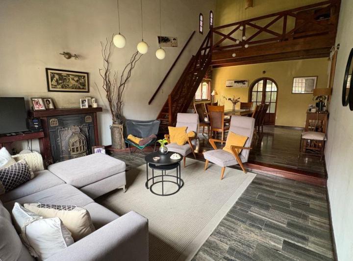 Casa · 140m² · 4 Ambientes · 1 Cochera