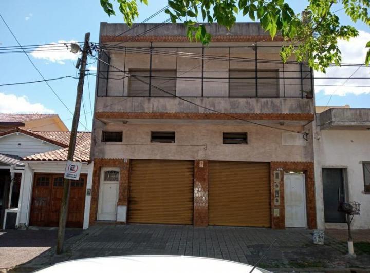 Casa · 381m² · 3 Ambientes · 4 Cocheras