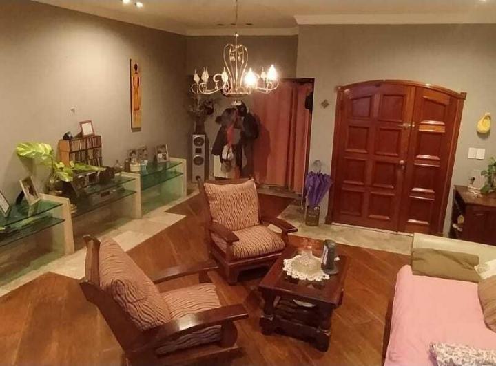 Casa · 250m² · 4 Ambientes · 2 Cocheras