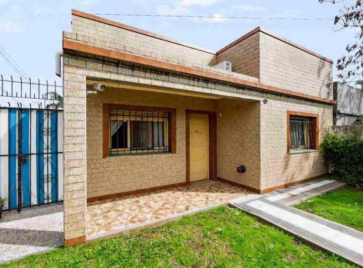 Casa · 146m² · 3 Ambientes · 2 Cocheras