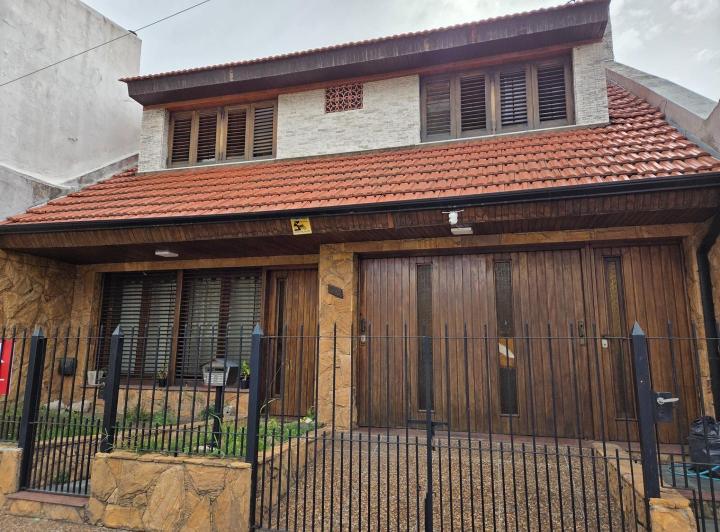 Casa · 160m² · 4 Ambientes · 1 Cochera