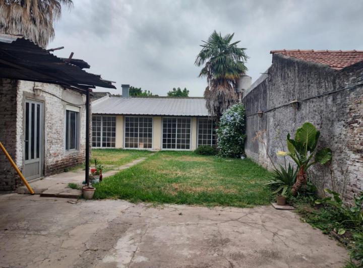 Casa · 353m² · 4 Ambientes · 2 Cocheras