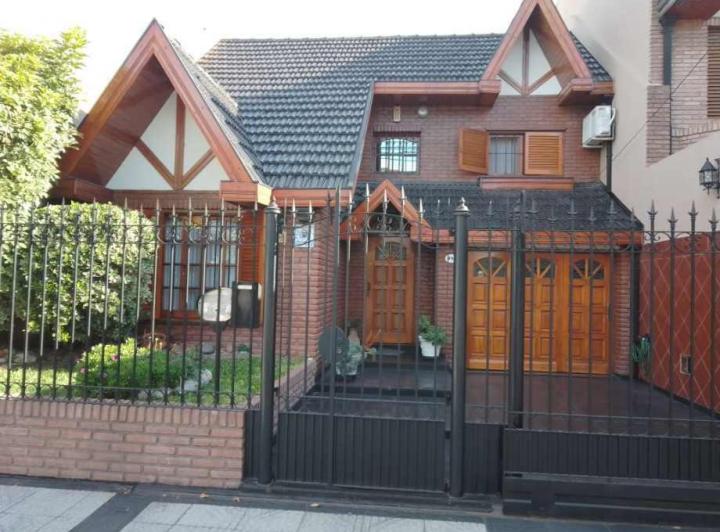 Casa · 200m² · 4 Ambientes · 1 Cochera