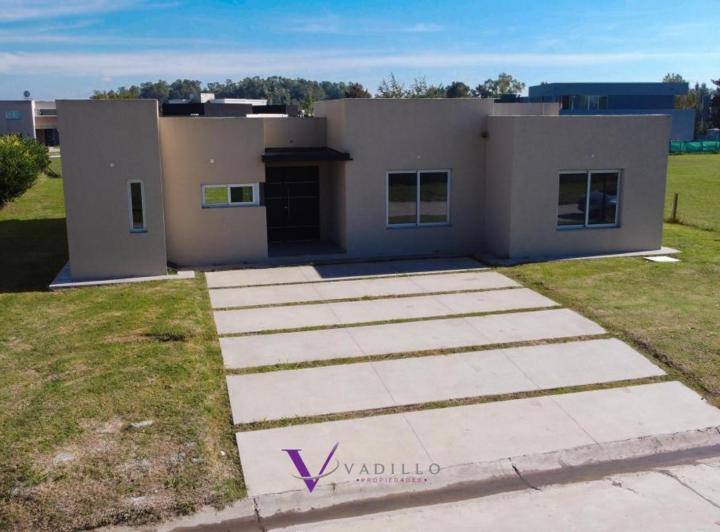 Casa · 170m² · 4 Ambientes · 2 Cocheras