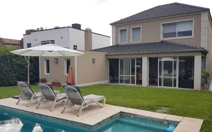 Casa · 550m² · 4 Ambientes