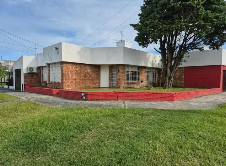 Casa · 114m² · 3 Ambientes · 2 Cocheras
