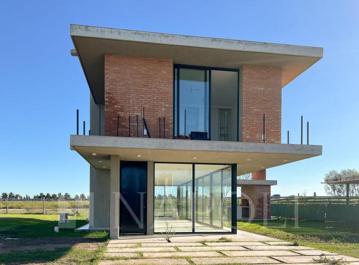 Casa · 163m² · 4 Ambientes · 1 Cochera