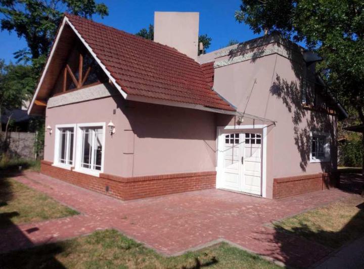 Casa · 190m² · 4 Ambientes · 1 Cochera
