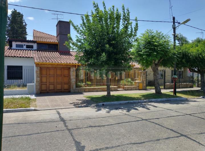 Casa · 209m² · 5 Ambientes · 1 Cochera
