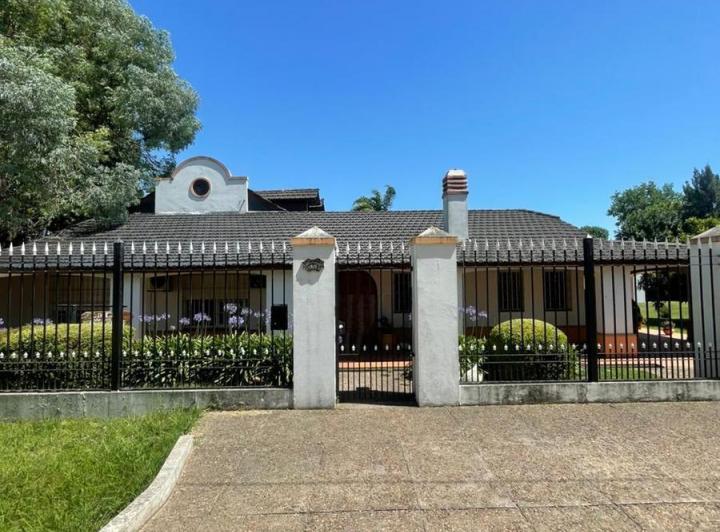 Casa · 147m² · 5 Ambientes · 3 Cocheras