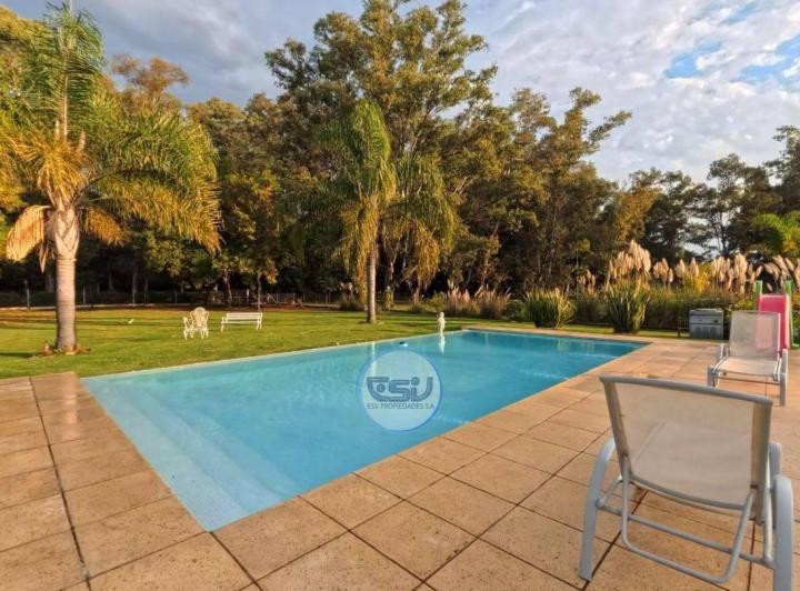 Casa · 290m² · 4 Ambientes · 2 Cocheras