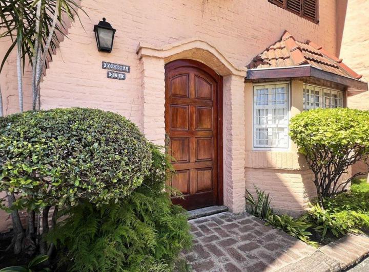 Casa · 182m² · 4 Ambientes · 1 Cochera