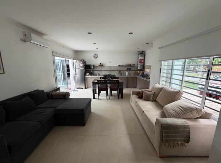 Casa · 180m² · 1 Dormitorio · 1 Cochera