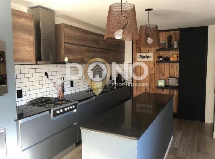 Casa · 298m² · 4 Ambientes · 1 Cochera