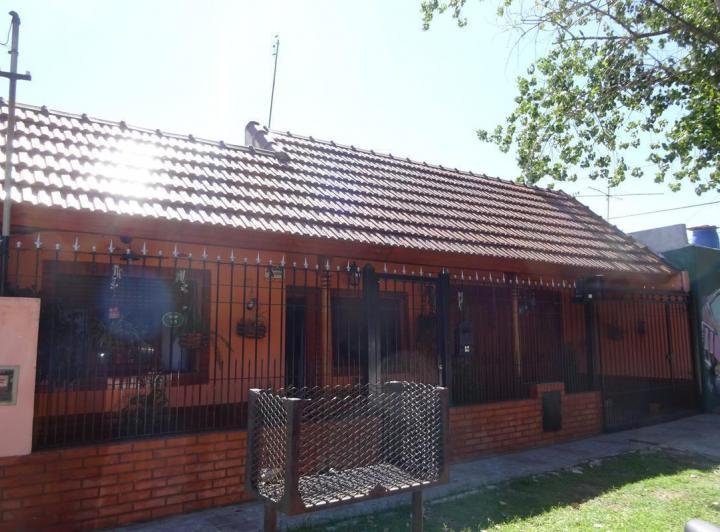 Casa · 220m² · 4 Ambientes · 2 Cocheras