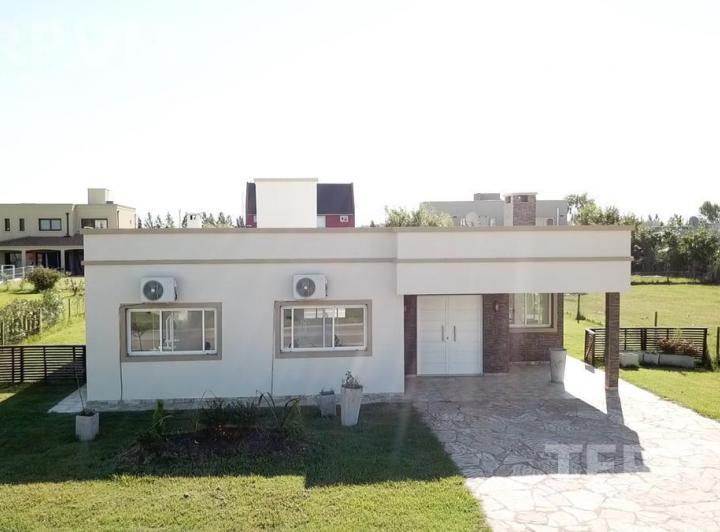 Casa · 180m² · 5 Ambientes · 1 Cochera