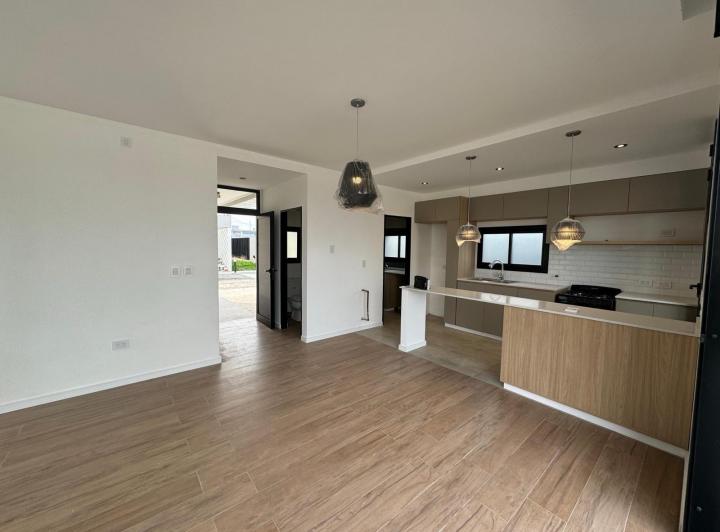 Casa · 105m² · 3 Ambientes · 1 Cochera