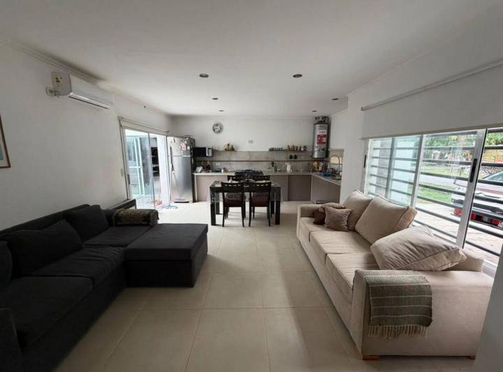 Casa · 110m² · 3 Ambientes · 4 Cocheras