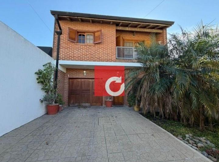 Casa · 229m² · 4 Ambientes · 1 Cochera