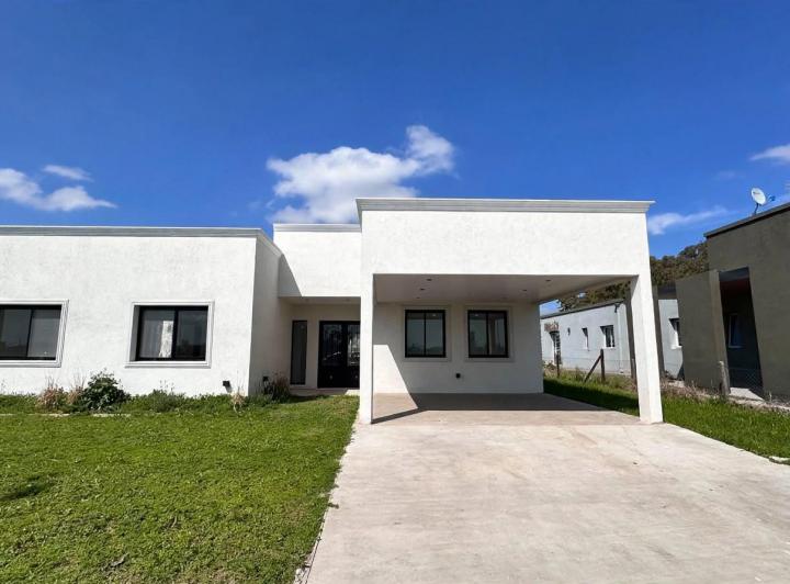 Casa · 122m² · 4 Ambientes · 2 Cocheras